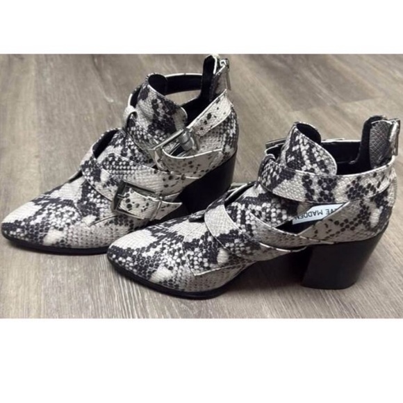 Shoes - Steve Madden snake skin, white and black heels size 7.5